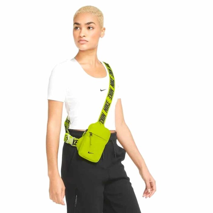 Nk Sprtswr Essentials S Hip P